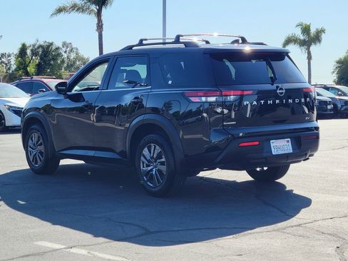 Used 2022 Nissan Pathfinder SV FWD image 3