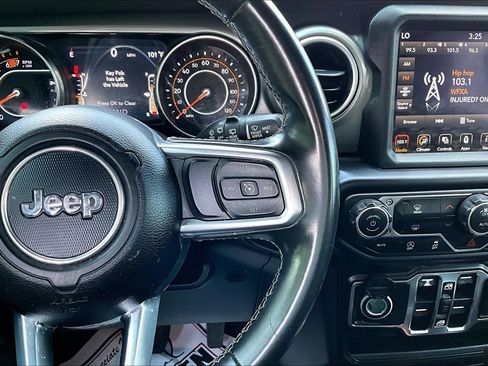Used 2022 Jeep Wrangler Unlimited Sahara w/ LED Lighting Group AWD/4WD image 13