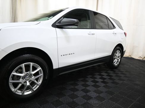 Used 2023 Chevrolet Equinox LS w/ LS Convenience Package AWD/4WD image 11