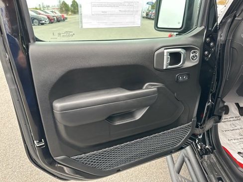 Used 2025 Jeep Wrangler Sport S image 15