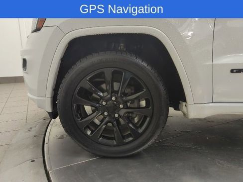 Used 2018 Jeep Grand Cherokee Altitude AWD/4WD image 3