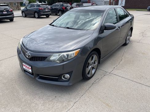 Used 2014 Toyota Camry SE w/ Leather Package FWD image 8