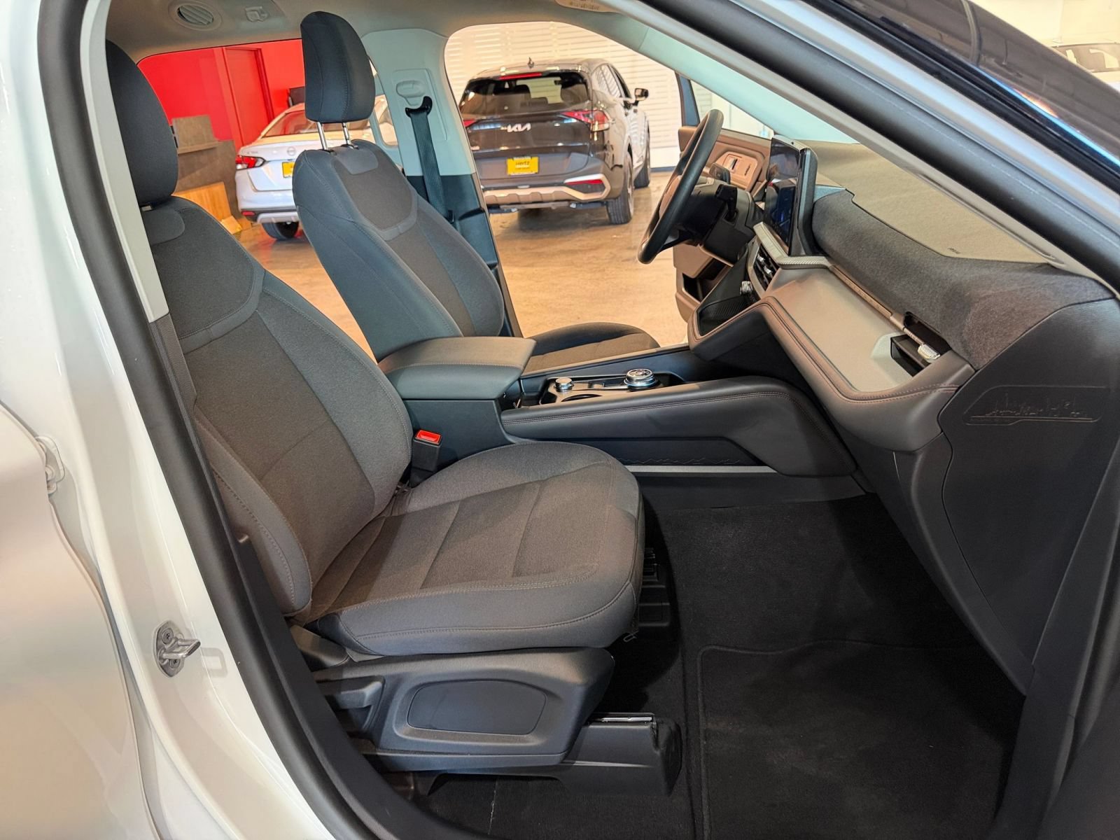 Used 2026 Ford Explorer Active AWD/4WD image 37
