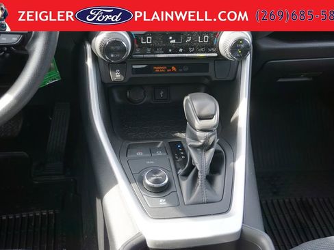 Used 2022 Toyota RAV4 LE AWD/4WD image 15