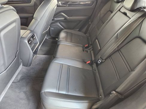 Used 2019 Porsche Cayenne AWD/4WD image 31