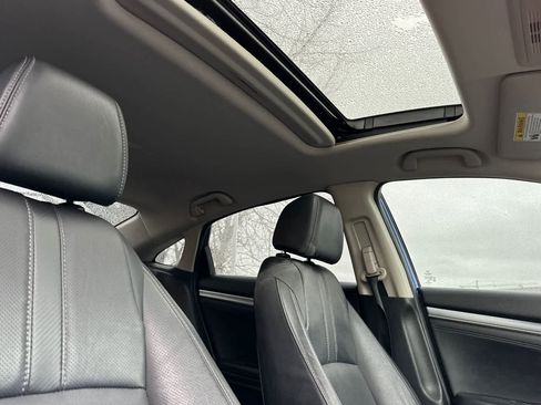 Used 2018 Honda Civic Touring image 16