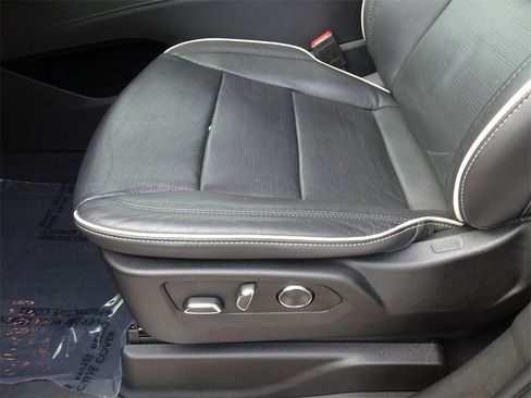 Used 2021 Cadillac Escalade Premium Luxury image 10