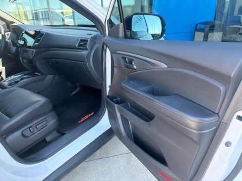 Used 2023 Honda Passport TrailSport image 16