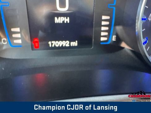 Used 2017 Chrysler Pacifica Touring-L w/ Tire & Wheel Group FWD image 22