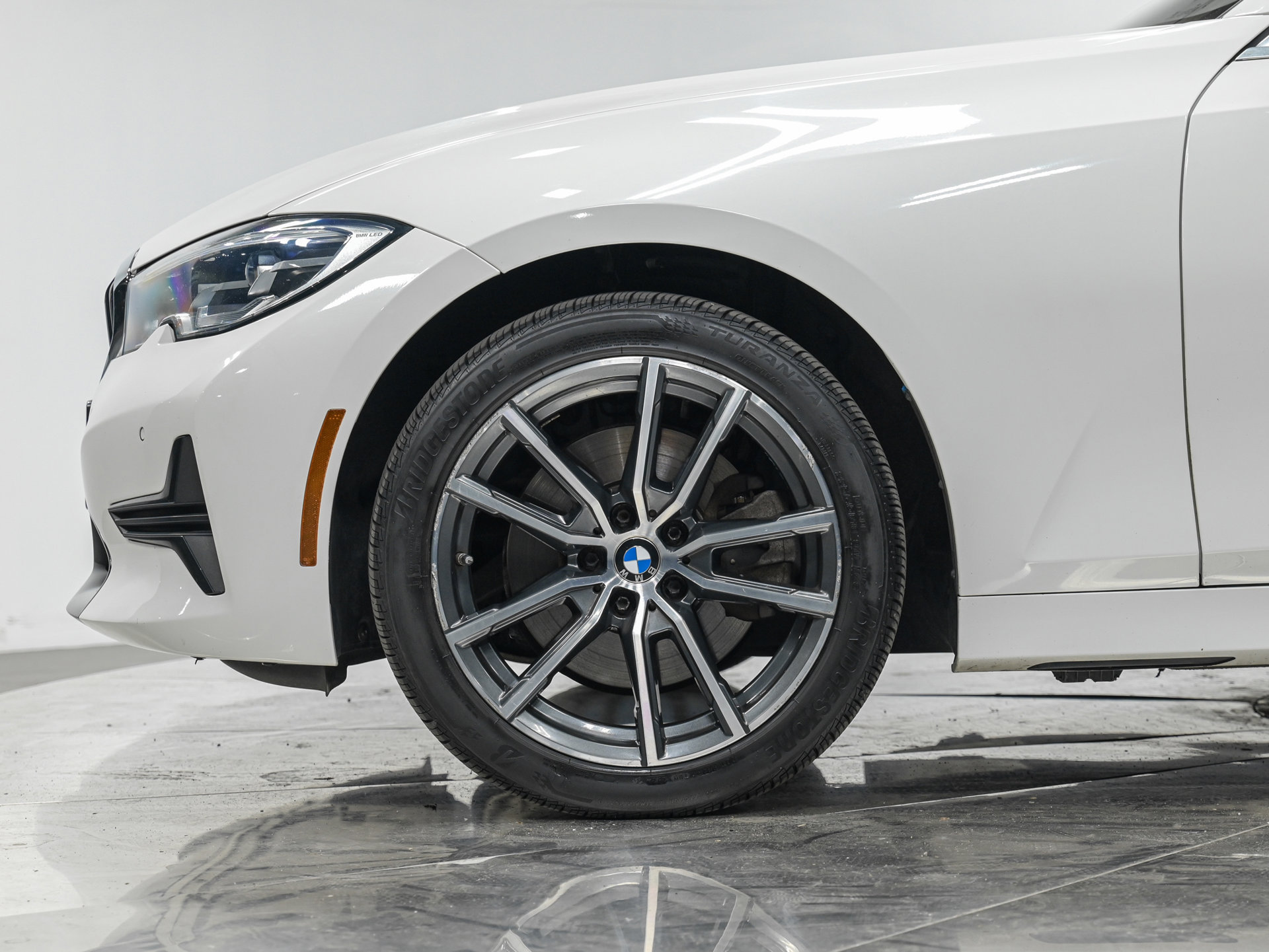 Used 2020 BMW 330i xDrive Sedan w/ Convenience Package AWD/4WD image 3