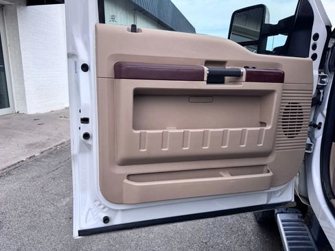 Used 2012 Ford F250 King Ranch w/ King Ranch w/Chrome Pkg image 24