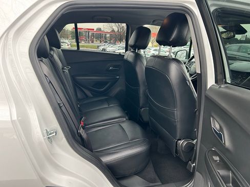 Used 2022 Chevrolet Trax LT w/ LT Convenience Package image 35