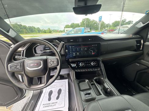 Used 2024 GMC Sierra 2500 AT4 w/ AT4 Premium Plus Package AWD/4WD image 23