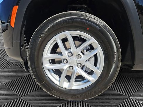 New 2025 Jeep Grand Cherokee Laredo X image 14