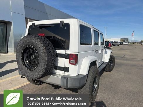 Used 2017 Jeep Wrangler Unlimited Sahara w/ Max Tow Package AWD/4WD image 4