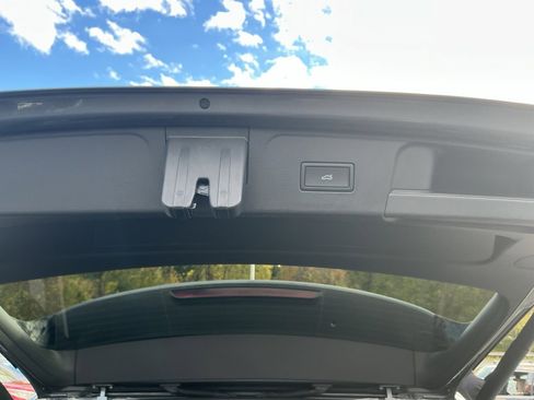 Certified 2025 Volkswagen Atlas SEL Premium R-Line image 16