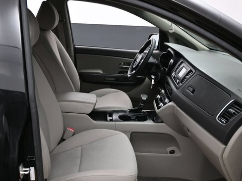 Used 2018 Kia Sedona L FWD image 33