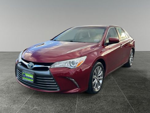 Used 2017 Toyota Camry XLE image 3