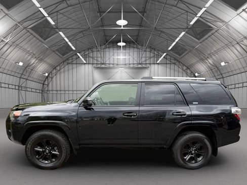 Used 2023 Toyota 4Runner SR5 AWD/4WD image 12