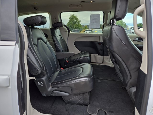 Used 2024 Chrysler Pacifica Touring-L FWD image 37