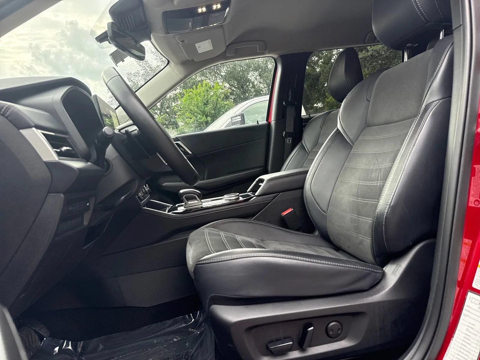 Used 2025 Mitsubishi Outlander SE FWD image 11