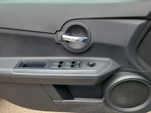 Used 2010 Dodge Avenger SXT FWD image 13