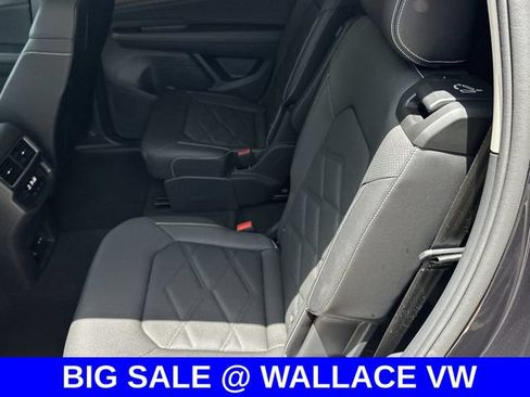 Used 2025 Volkswagen Atlas SE w/ Panoramic Sunroof Package FWD image 11