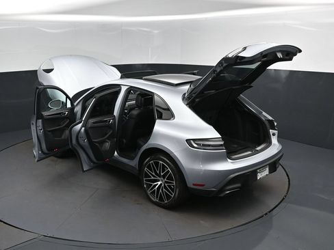 Used 2023 Porsche Macan AWD/4WD image 47