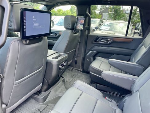 Used 2025 GMC Yukon Denali w/ Denali Reserve Package AWD/4WD image 30