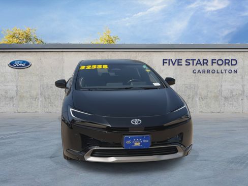 Used 2024 Toyota Prius XLE FWD image 3