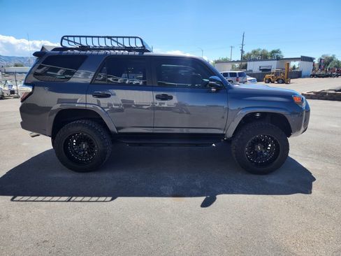 Used 2020 Toyota 4Runner Venture w/ Moonroof Package AWD/4WD image 4