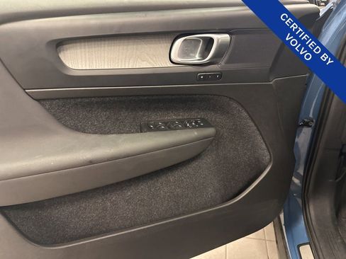 Used 2025 Volvo XC40 B5 Plus image 18