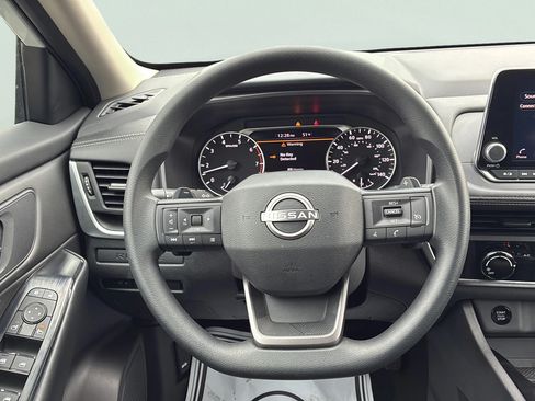 Used 2025 Nissan Rogue S FWD image 21