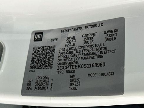 Used 2025 Chevrolet Colorado Trail Boss w/ LPO, Tailgate Decal Package AWD/4WD image 12