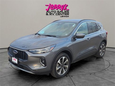 Used 2023 Ford Escape Platinum image 9