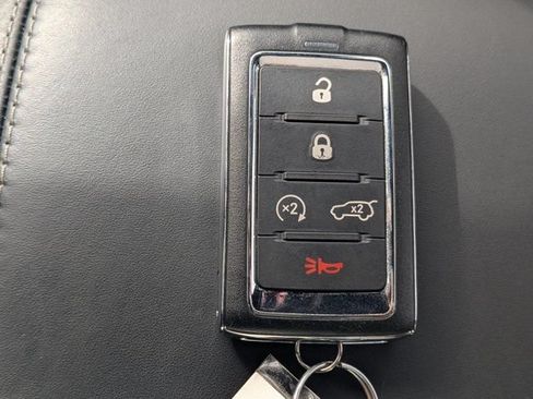 Used 2023 Jeep Grand Cherokee Overland AWD/4WD image 31