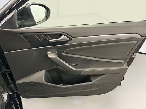 Used 2024 Volkswagen Jetta SE image 33