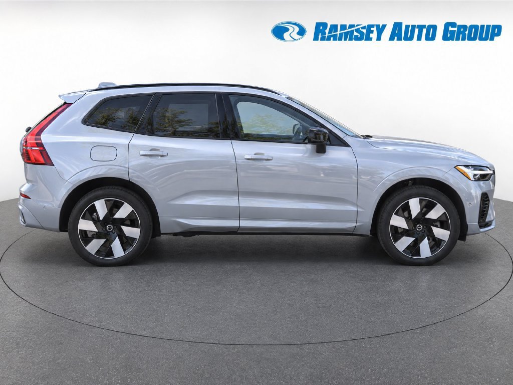 Used 2024 Volvo XC60 T8 Plus w/ Protection Package Premier AWD/4WD image 8