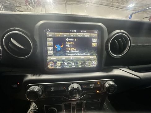 Used 2018 Jeep Wrangler Unlimited Sahara AWD/4WD image 16