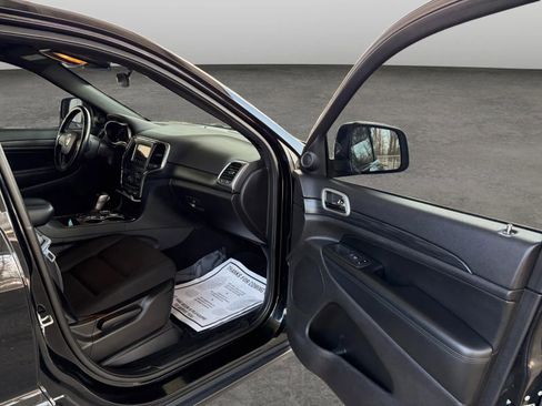 Used 2020 Jeep Grand Cherokee Laredo image 42