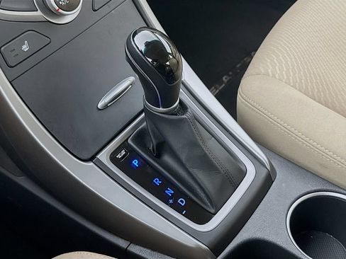Used 2016 Hyundai Elantra Value Edition FWD image 19