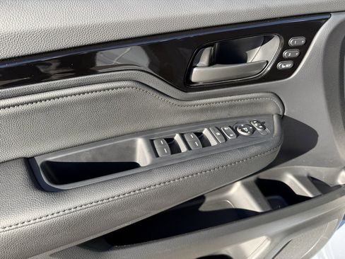 New 2026 Honda Odyssey Touring image 14