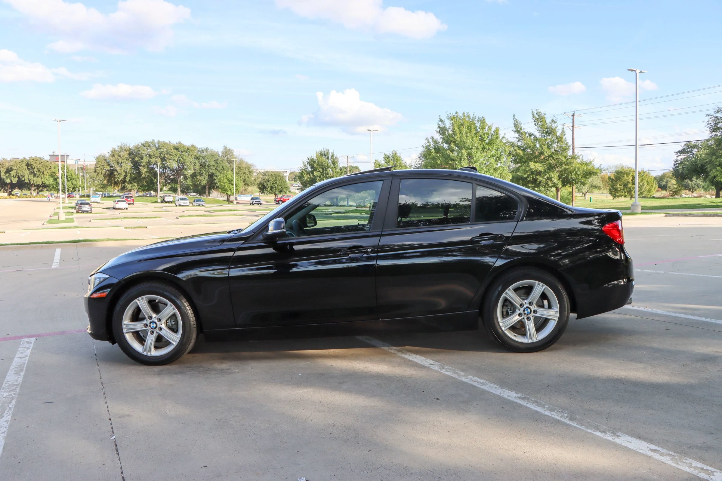 Used 2014 BMW 320i Sedan RWD image 4