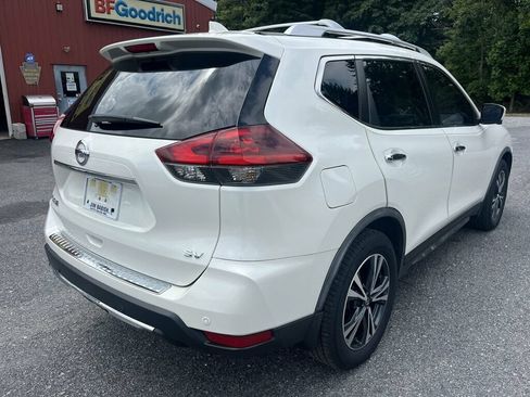 Used 2020 Nissan Rogue SV w/ Premium Package FWD image 3