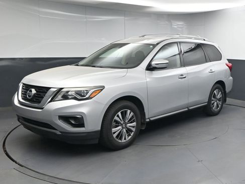 Used 2020 Nissan Pathfinder S image 3