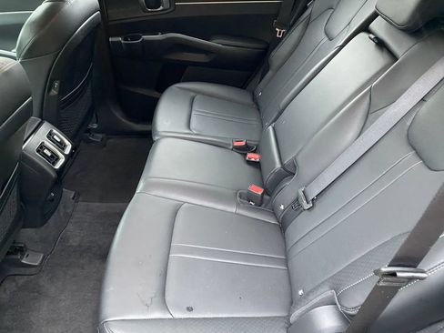 Used 2025 Kia Sorento S FWD image 7