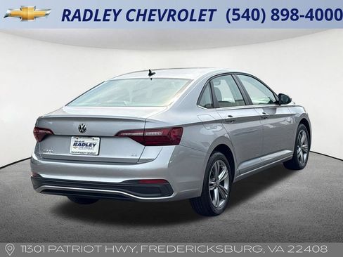 Used 2024 Volkswagen Jetta SE FWD image 5