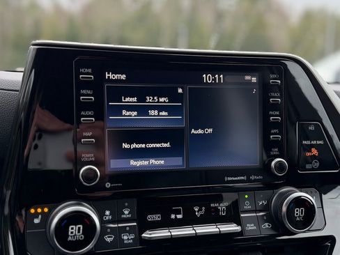 Used 2022 Toyota Highlander XLE image 19