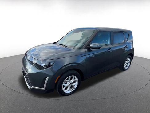 Used 2025 Kia Soul LX w/ LX Technology Package FWD image 7