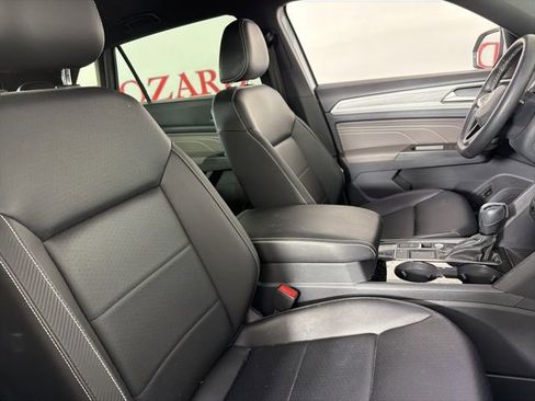 Used 2022 Volkswagen Atlas Cross Sport SE FWD image 16